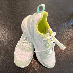 Olukai Sneakers Ladies Size 7